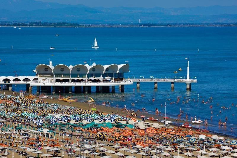 Hotel Monaco Lignano Sabbiadoro Exterior foto