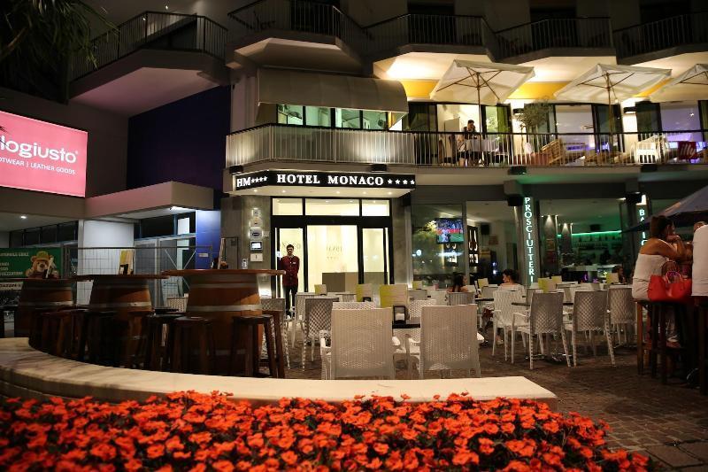 Hotel Monaco Lignano Sabbiadoro Exterior foto