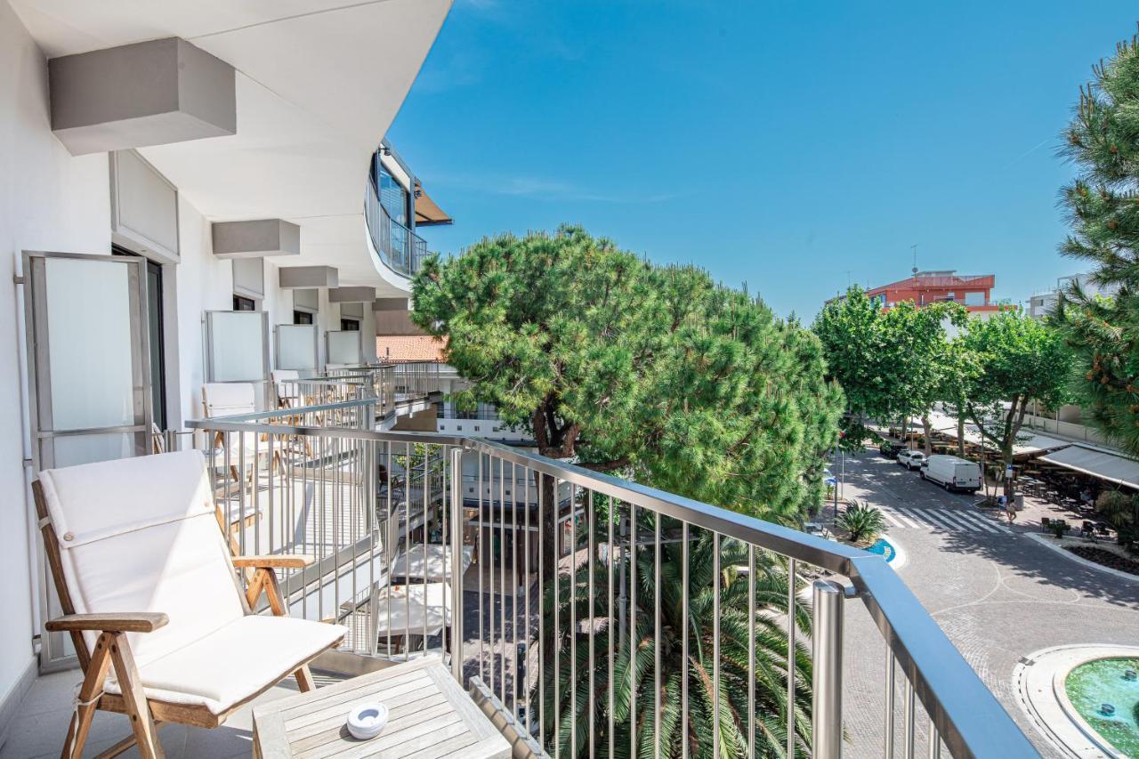 Hotel Monaco Lignano Sabbiadoro Exterior foto
